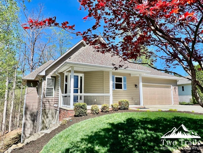 Building Photo - LUXURY MOUNTAIN LIVING IN GATED COMMUNITY