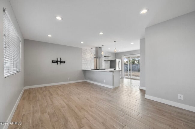 Photo - 402 N 73rd St