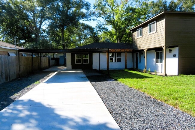 Building Photo - 652 6th St Rental