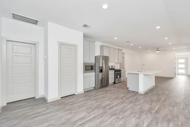 Photo - 12735 Ermine St