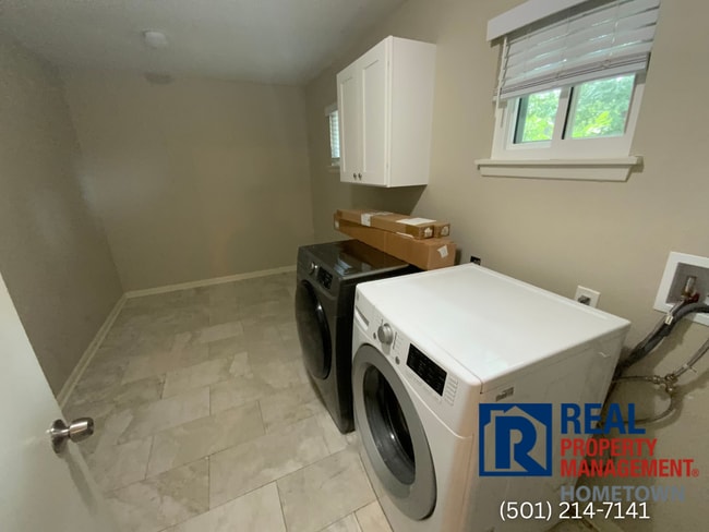 Photo - 1904 Alberta Dr
