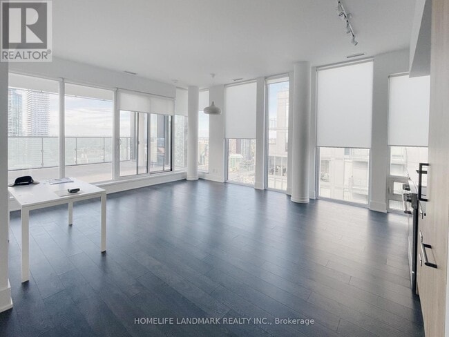 Photo - 28 Wellesley St E Unit Lph3605