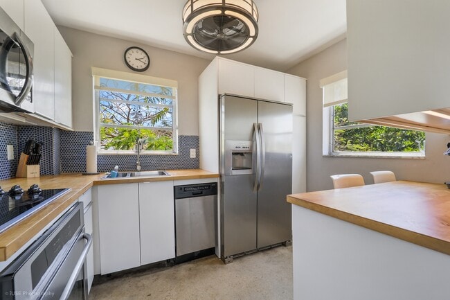 Photo - 851 Meridian Ave