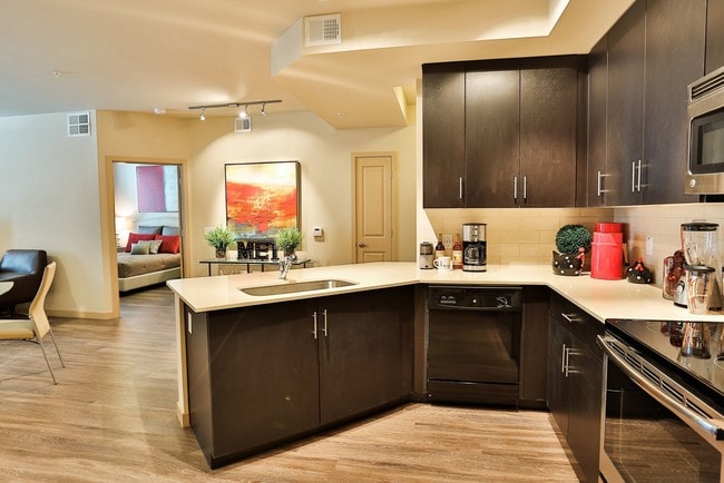 The Met at Fashion Center apartments — community photo