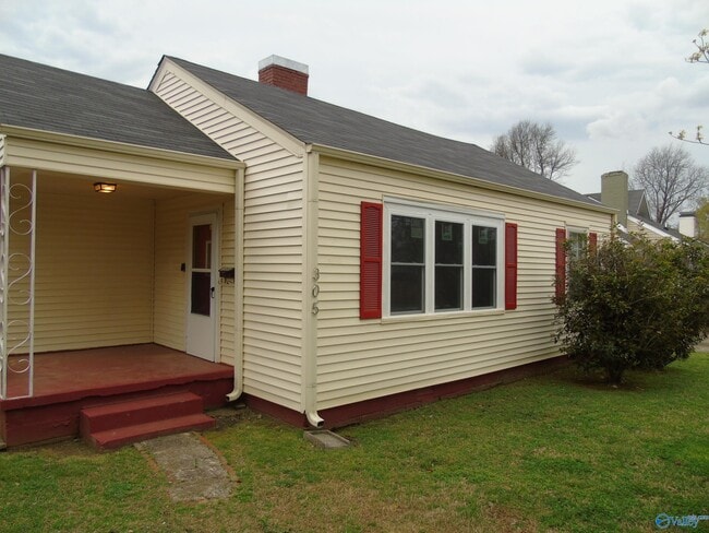 Photo - 305 Thornton Ave SW