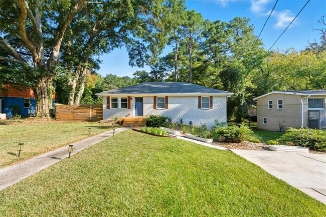 Photo - 1272 Lynwyn Ln SE