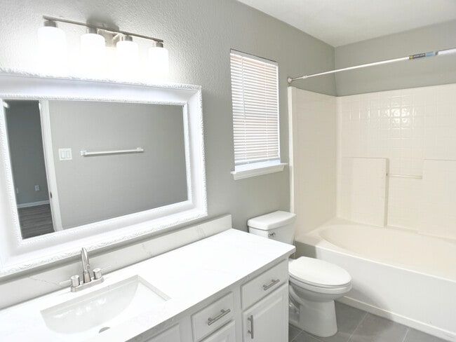 Photo - 3913 Periwinkle Dr
