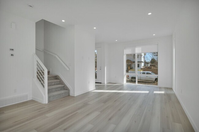 Photo - 10969-10130 130 St NW Unit 3 (Main)