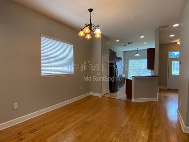 Photo - 332 E Kaley St