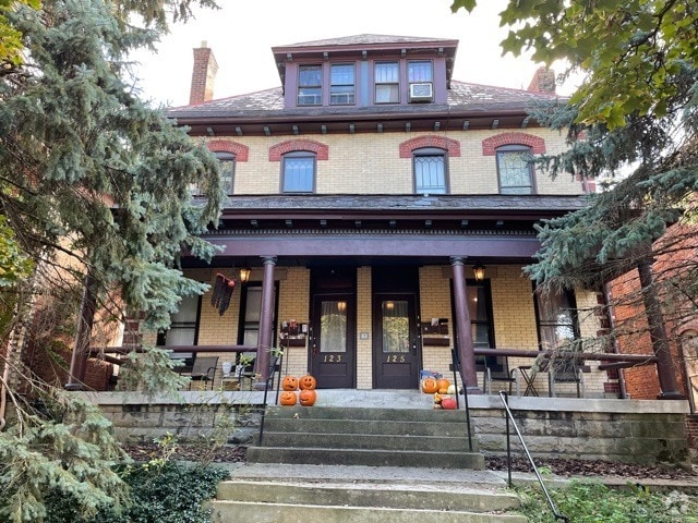 Building Photo - 125 W 1st Ave Rental