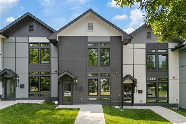 Building Photo - 2011 W 9th Ave Unit 1 Rental