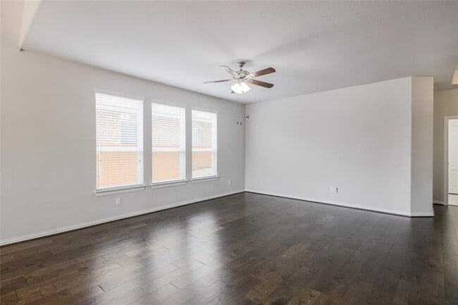 Photo - 205 Penna Ln