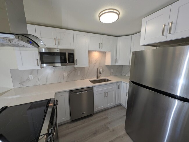 Building Photo - 425 Manhattan Dr Rental