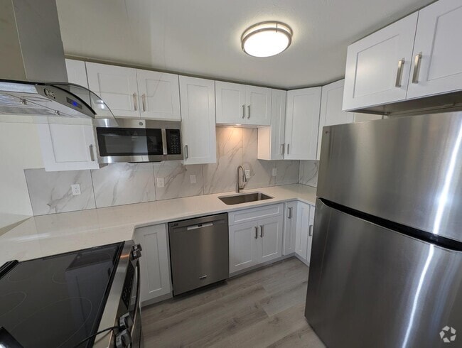 Building Photo - 425 Manhattan Dr Rental