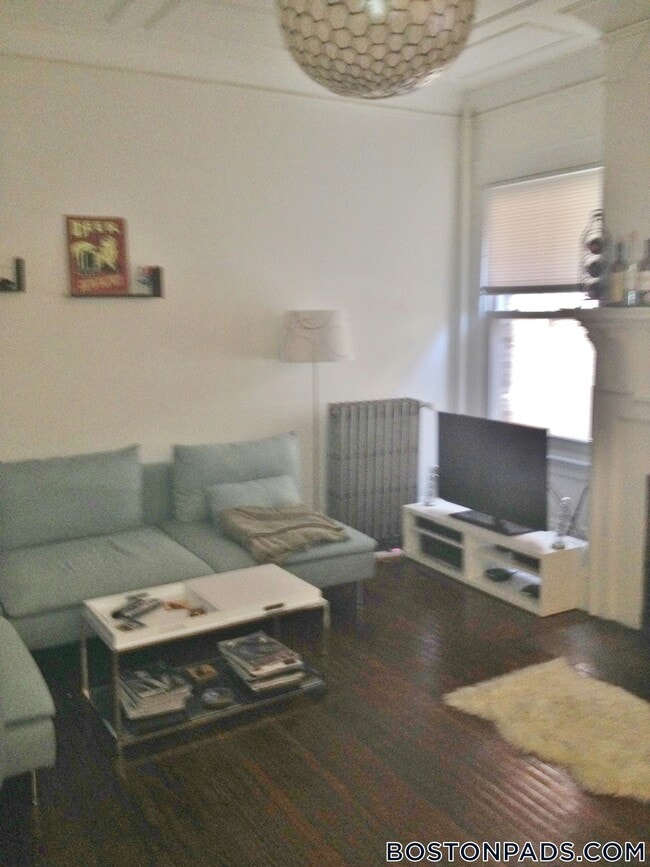 Building Photo - 465 Park Dr