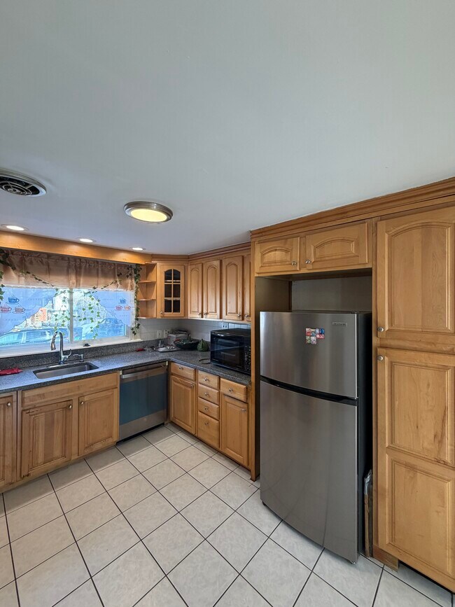 Photo - 632 W Roxbury Pkwy