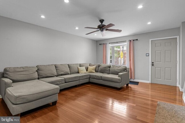 Photo - 435 N Mt Vernon Cir