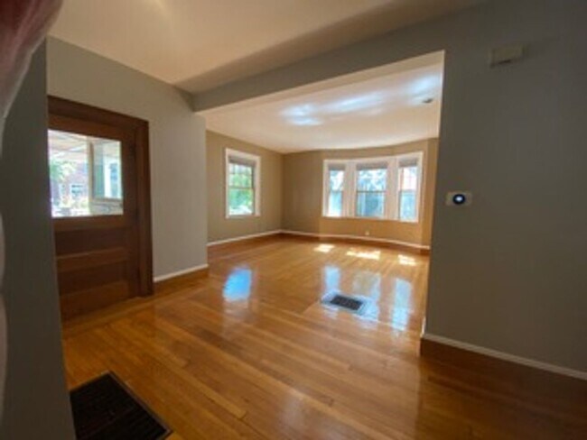 Photo - NO FEE!   Brookline 3 bed/2 bath with laundry in unit and PARKING