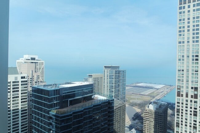 Photo - 512 N McClurg Ct Unidad 4903