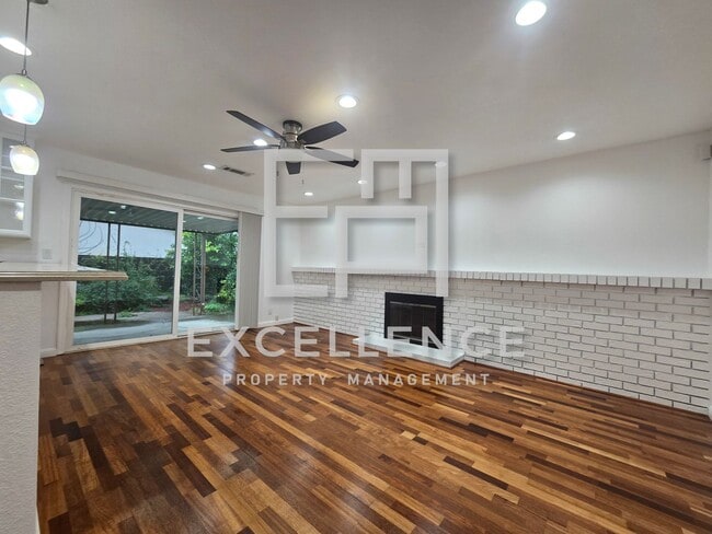 Photo - Spacious Fully Renovated 4/2 House with Over 2000SF and LVT Throughout