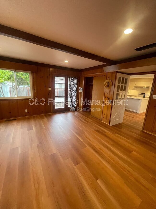 Photo - 871 Emerald Ave