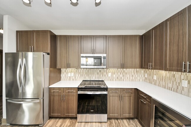 Photo - 5454 Washington St