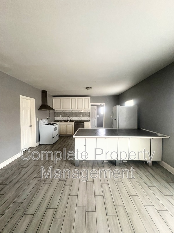 Photo - 1402 Avenue E