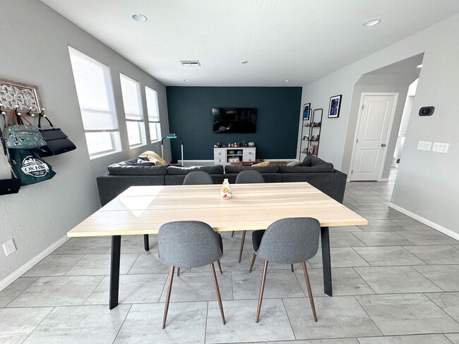 Photo - 237 Zenobia Ct