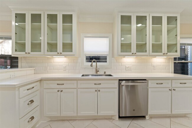 Photo - 2631 Persa St