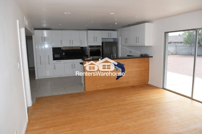 Photo - 2111 E Oxford Dr