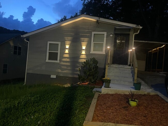 Photo - 1627 Mary George Ave NW