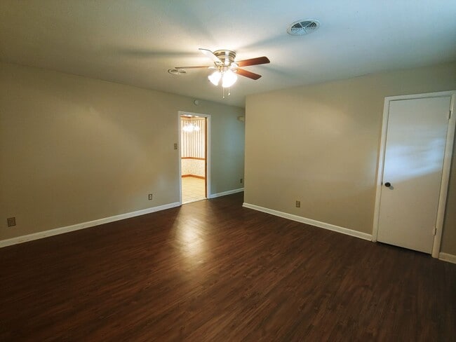 Photo - 10005 Raymond Dr