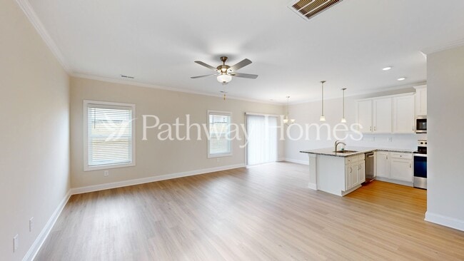 Photo - 108 S Sina St