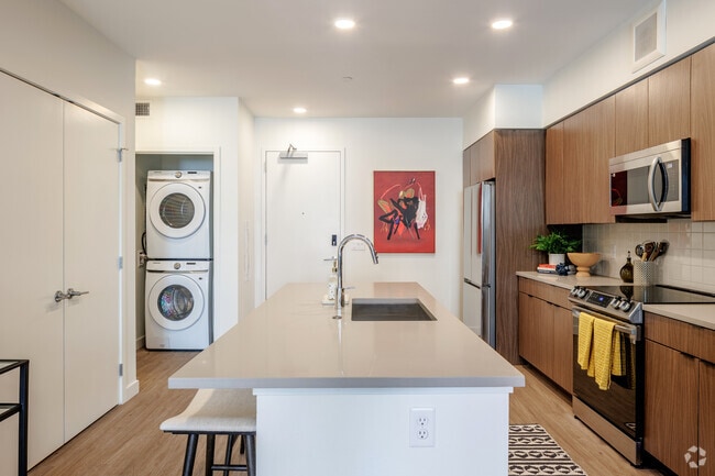 1BR, 1BA - 808SF - Kitchen - The Deveraux