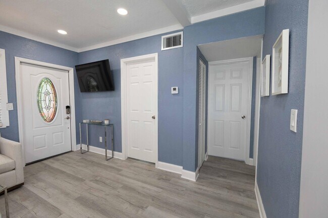 420 Avenida Alegre Unit 4
