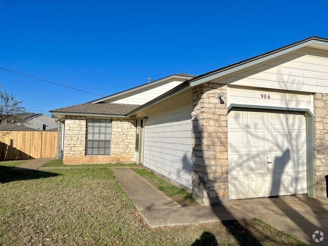 Building Photo - 906 Chisholm Cove Rental