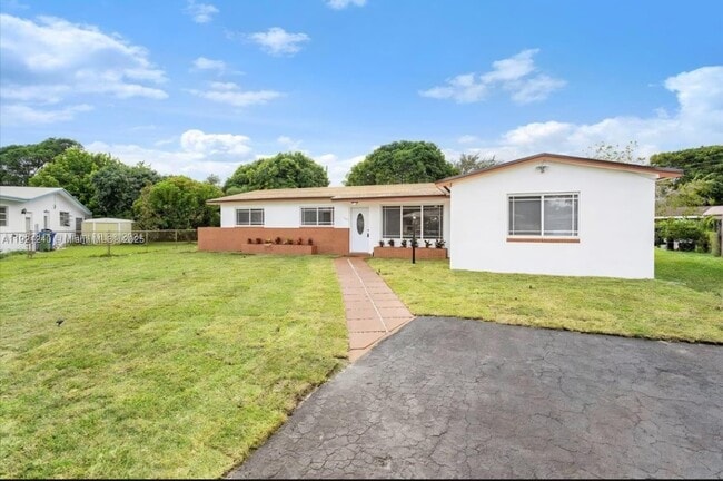 Photo - 7160 SW 5th Ct