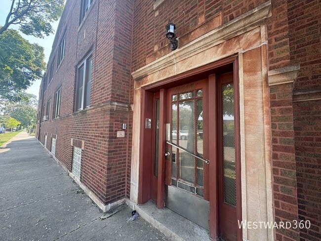 Building Photo - 6704 S Wood St Unit 2A Rental