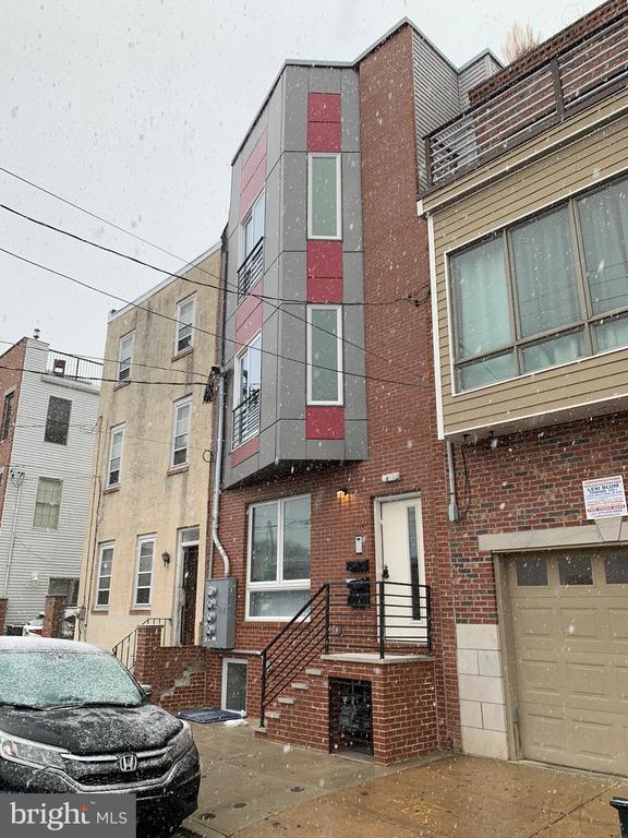 Photo - 1527 Carpenter St