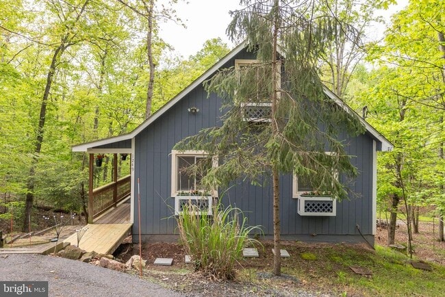 Building Photo - 1249 Lakeview Dr