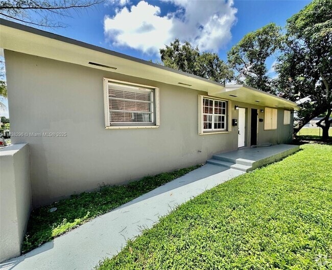 Building Photo - 1533 NW 53rd St Unit 1533 Rental