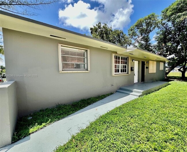 Building Photo - 1533 NW 53rd St Unit 1533 Rental