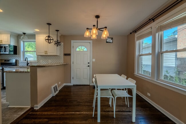 Photo - 4210 Maple Ave