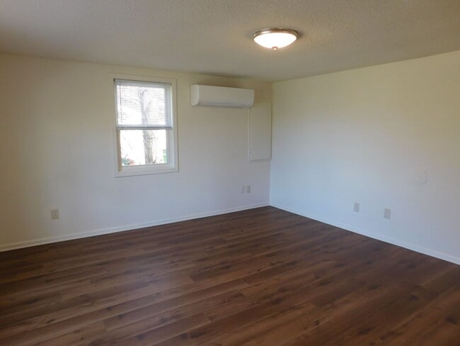 Photo - 421 Church Rd