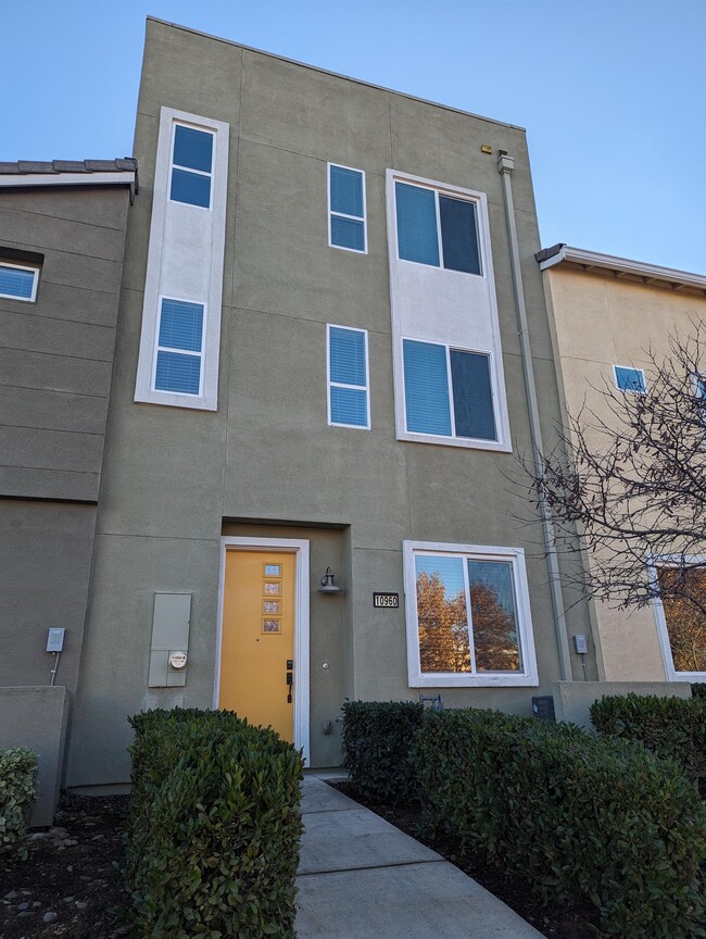 Photo - 10960 International Dr Townhome