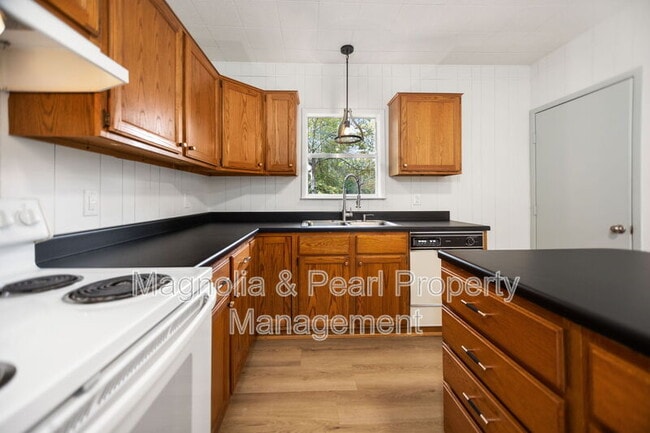 Photo - 207 Westwood Pl