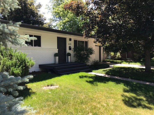 4 Bed 2 Bath Home in South Boulder! - 4 Bed 2 Bath Home in South Boulder!