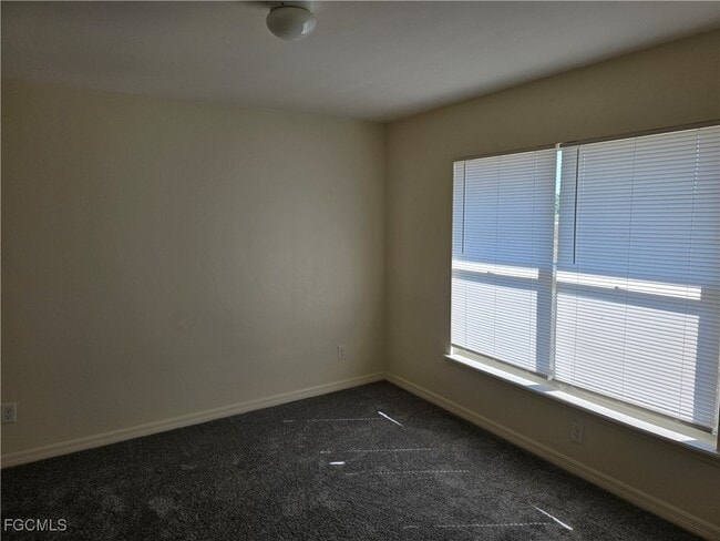 Building Photo - 5010 Dolphin Ct