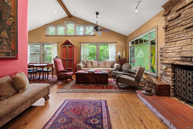 Photo - 221 Park Ln