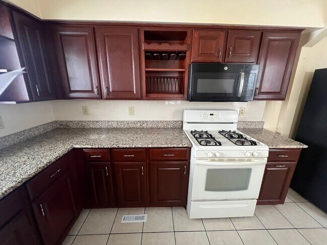 Photo - FOR RENT – West Reading